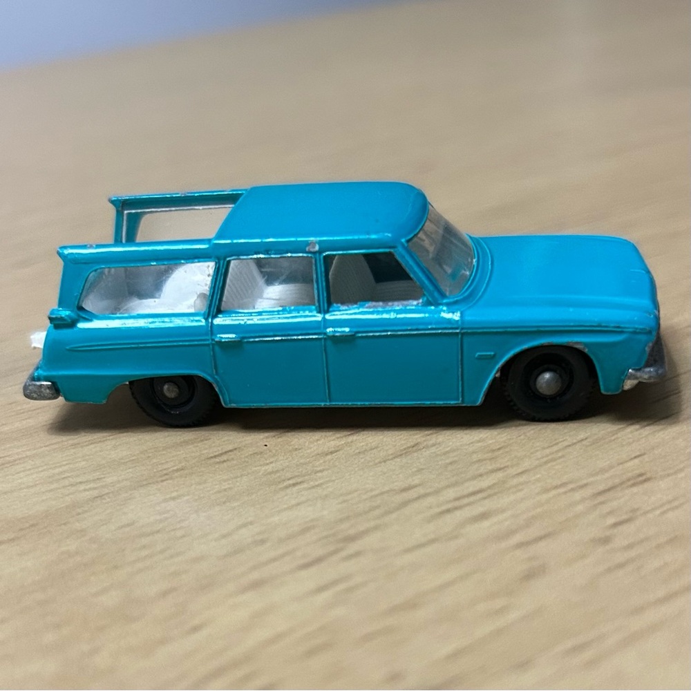 No 42 Studebaker Lark Wagonaire Matchbox Car